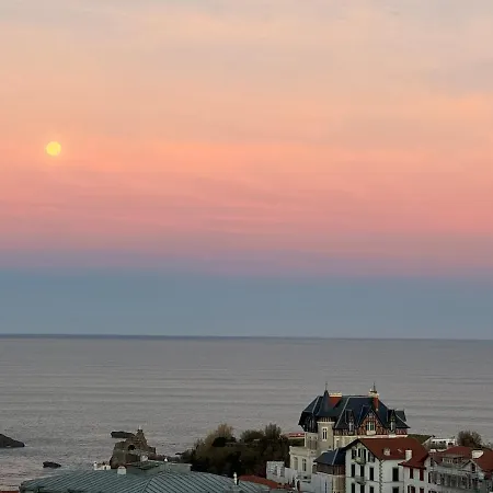Beautiful Sea View, Heart Of Downtown *